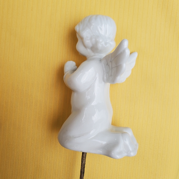 Ceramic Praying Angel Figure - Picture 3 of 10